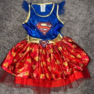 Super girl Halloween costume size small 4/5